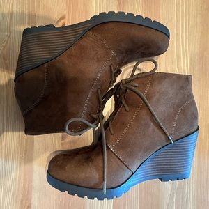 SODA suede wedge 3in heels size 7.5 BRAND NEW